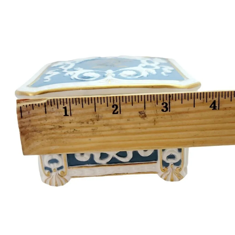 VINTAGE ITALIAN JASPER WHITE ON PALE BLUE GOLD TRIM TRINKET POWDER BOX BY PAUL'S